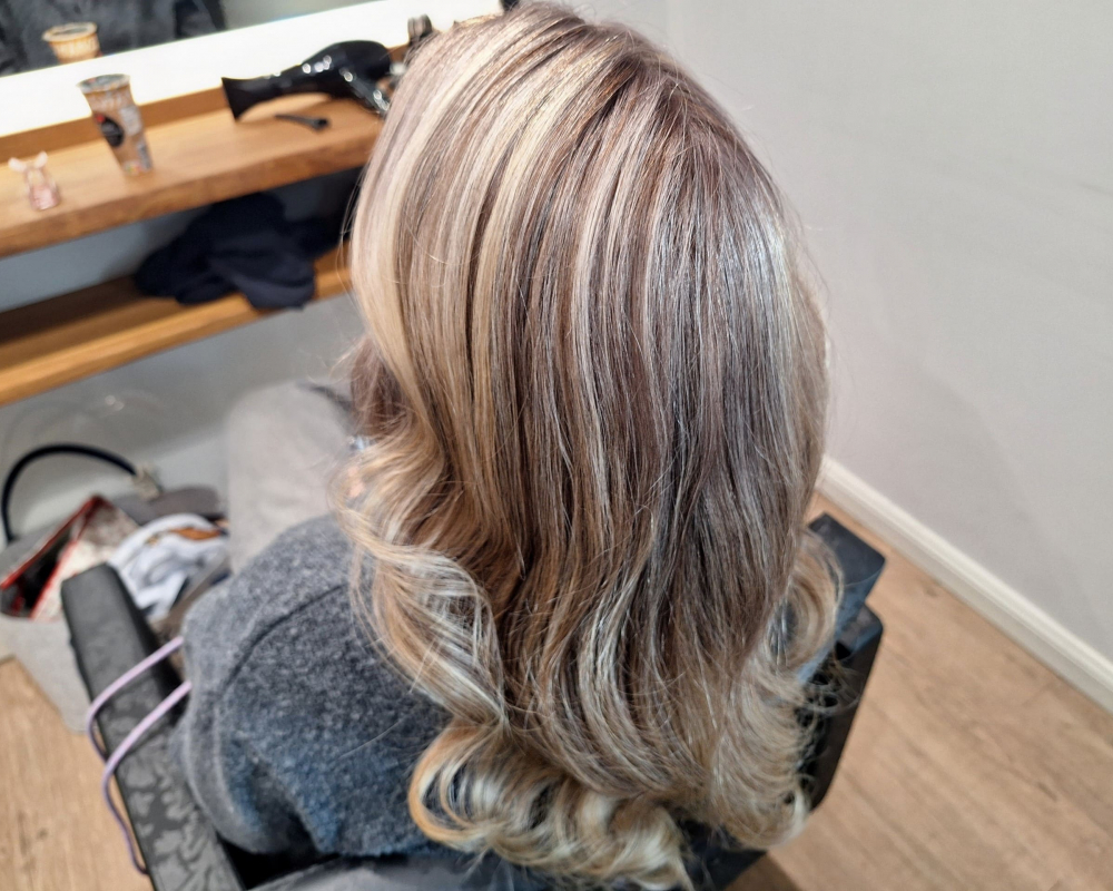 Strähnen mit Locken